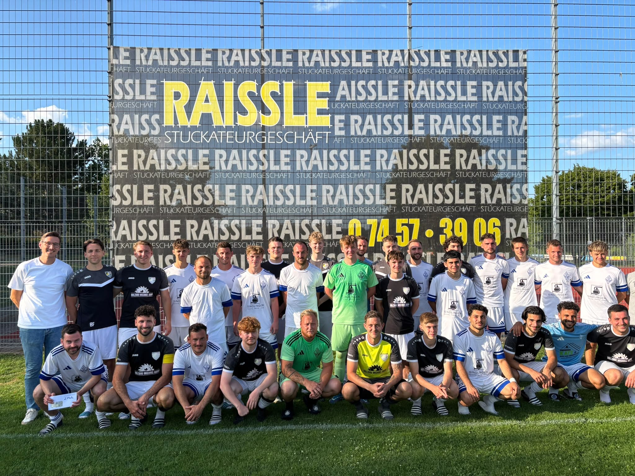 Die Finalisten 2026 mit Sponsor Jochen Raissle (links im Bild)